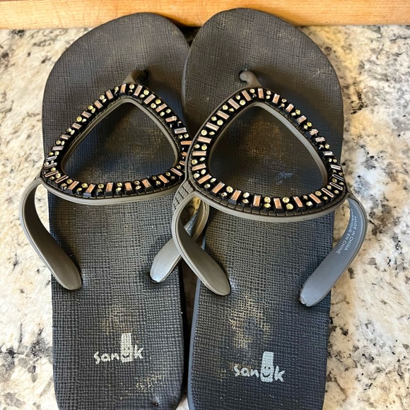 Sanuk flip flops - Picture 2 of 2